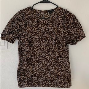 Cotton short sleeve leopard print shirt.